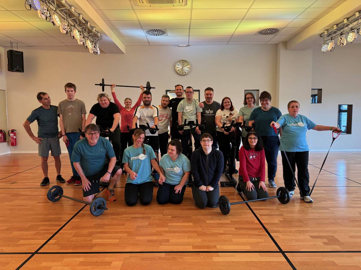 josko-fitness-inklusion Gruppenbild inklusive Kurs bei Josko-Fitness