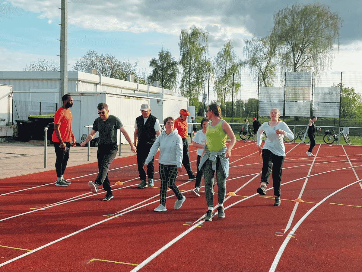 Inklusives Leichtathletik-Training für Menschen mit Behinderung